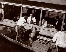 18.二隻の屋形船