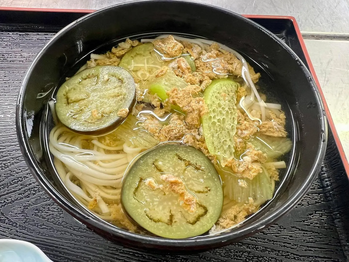 10月より、ツガニ稲庭うどんと蒸し寿司セット始まります✨🦀